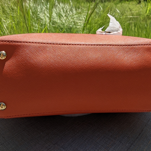 Michael Kors Jet Set Saffiano Tote - Picture 11 of 11